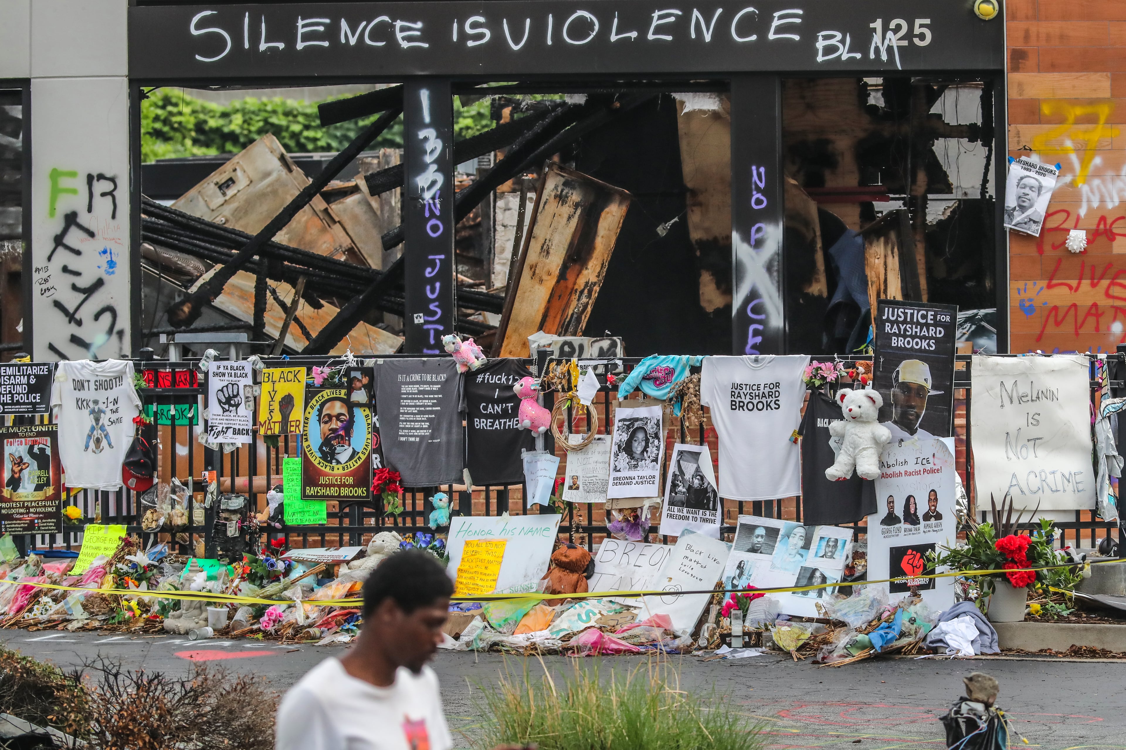 Atlanta police and sanitation crews finished removing protesters and their belongings from outside the Wendy’s on Monday, July 6, 2020, where Rayshard Brooks was shot and killed by an officer. (John Spink/AJC)