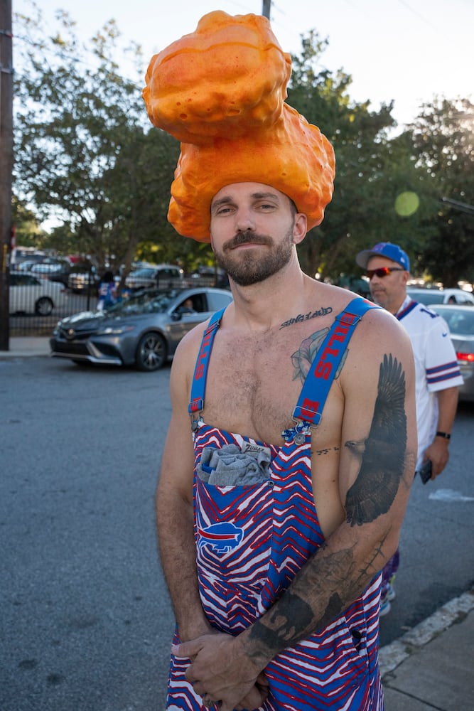 Photos of Bills fans tailgating before Falcons game 10/13/25