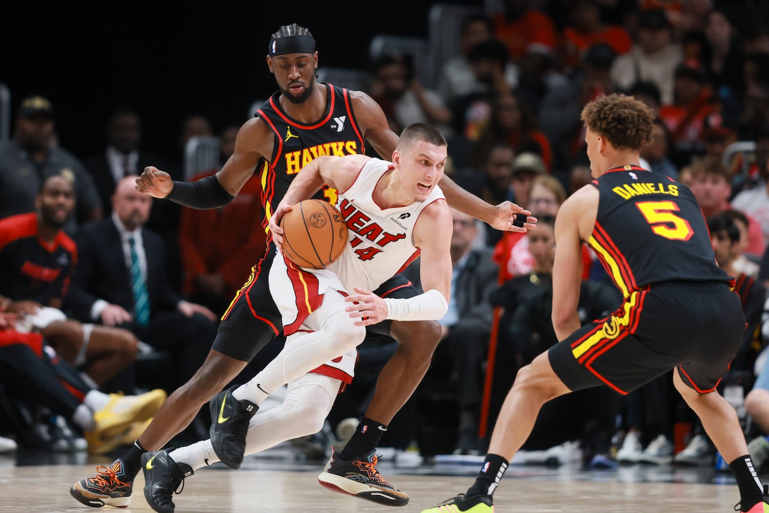 041925 hawks photos