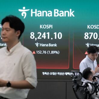 Currency traders work near a screen showing the Korea Composite Stock Price Index (KOSPI) and the foreign exchange rate between U.S. dollar and South Korean won at the foreign exchange dealing room of the Hana Bank headquarters in Seoul, South Korea, Monday, July 6, 2026. (AP Photo/Ahn Young-joon)