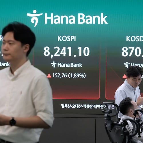 Currency traders work near a screen showing the Korea Composite Stock Price Index (KOSPI) and the foreign exchange rate between U.S. dollar and South Korean won at the foreign exchange dealing room of the Hana Bank headquarters in Seoul, South Korea, Monday, July 6, 2026. (AP Photo/Ahn Young-joon)