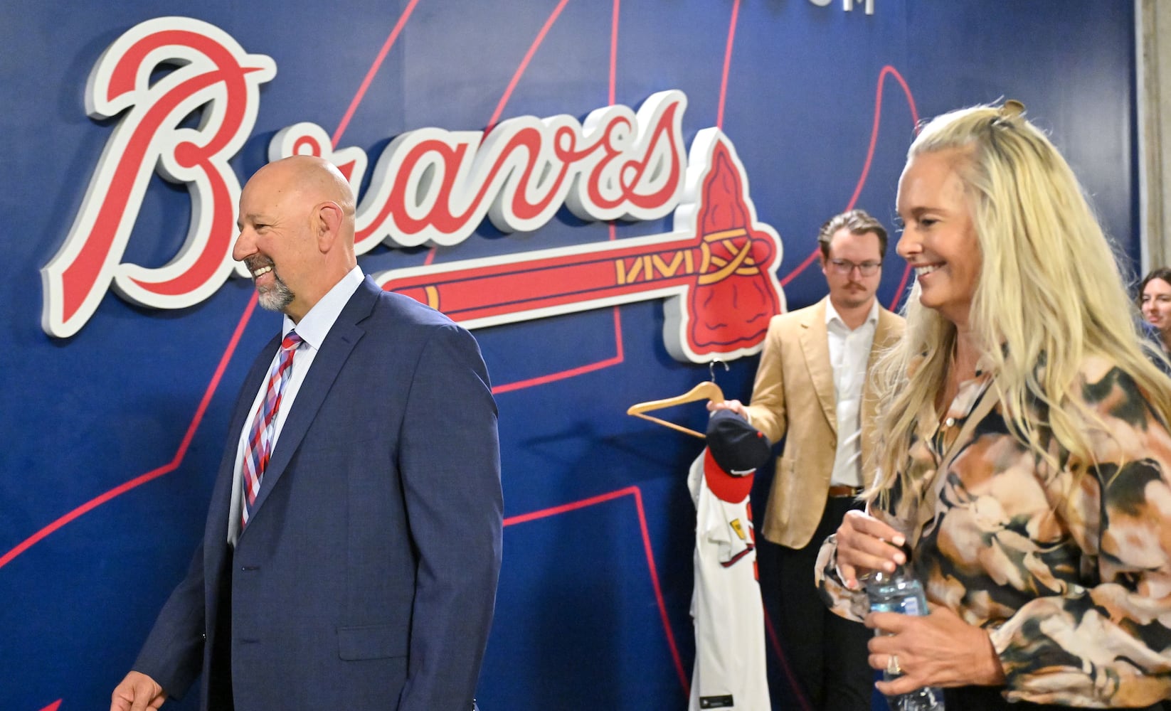 Newly hired Braves manager Walt Weiss (left) and his wife, Terri, attend a news conference announcing his managership on Tuesday, Nov. 4, 2025, at Truist Park in Atlanta. (Daniel Varnado for the AJC)