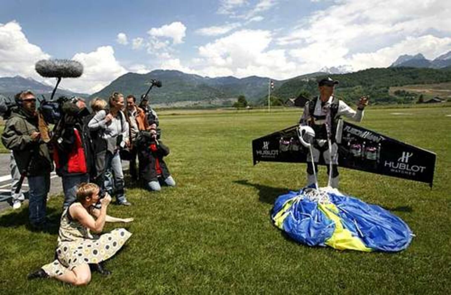 Rocket man' soars over Swiss Alps