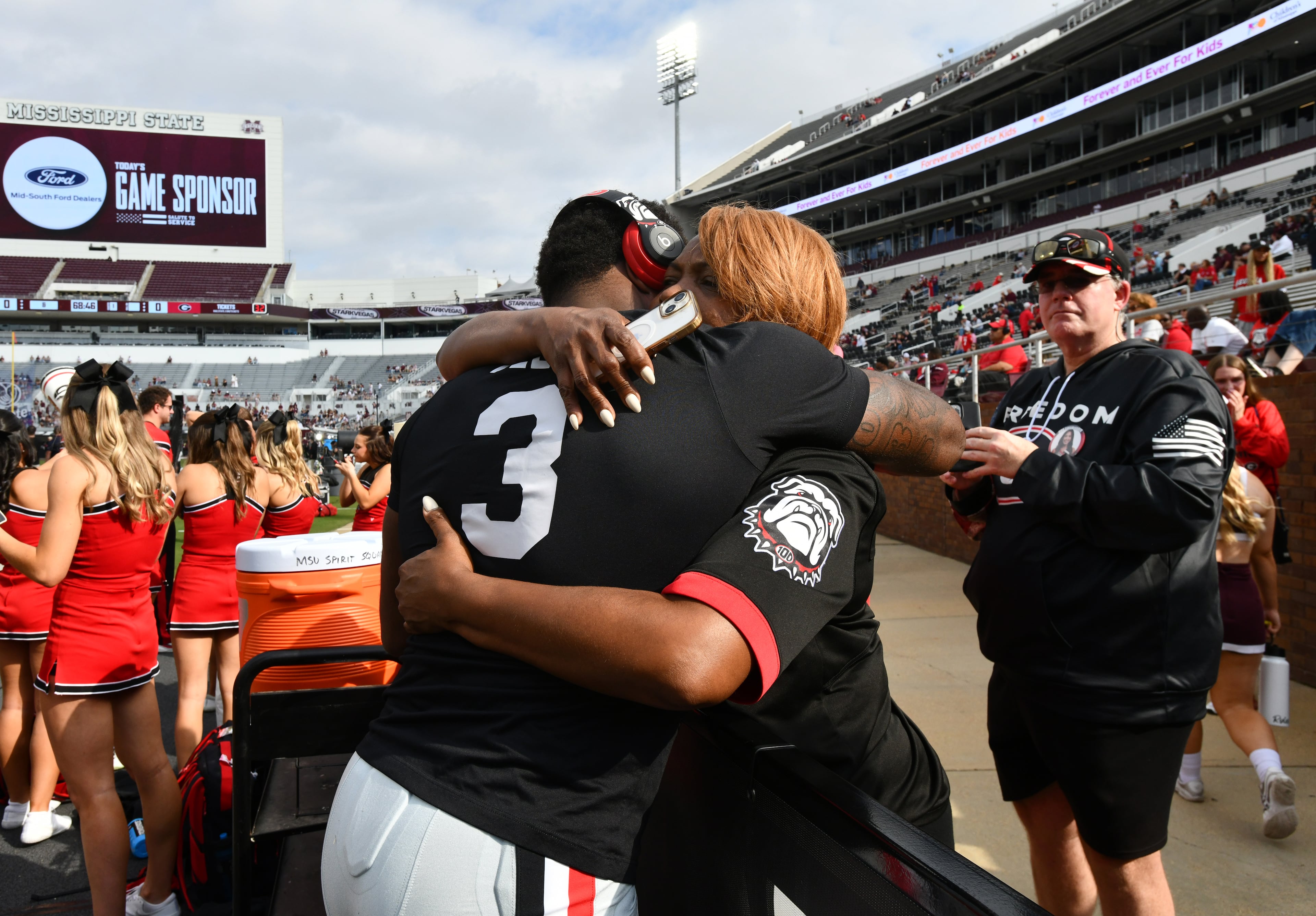 Georgia linebacker CJ Allen (3) gets a hug from his mother, Tamecha Tyus, prior to an NCAA football game against Mississippi State at Davis Wade Stadium, Saturday, November 8, 2025, in Starkville, Mississippi. (Hyosub Shin / AJC)