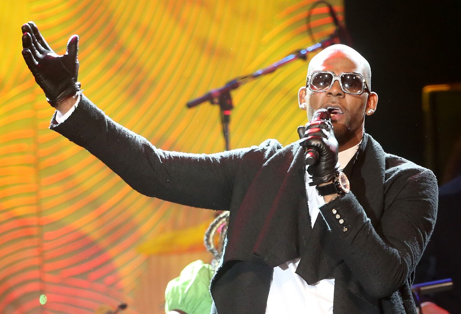 R. Kelly suffers from illiteracy. He has said, quote, "The only reason I graduated from grammar school is because I had a great jump shot."
