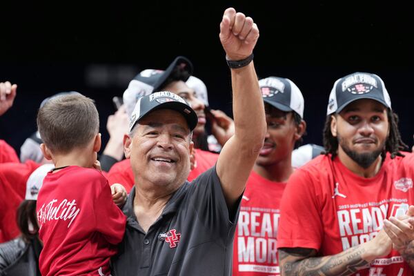 Houston head coach Kelvin Sampson celebrates his team's victory over Tennessee in the Elite Eight round of the NCAA college basketball tournament Sunday, March 30, 2025, in Indianapolis. (AP Photo/AJ Mast)