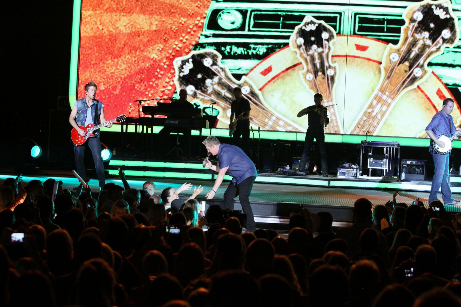 Country stars rock Aaron's Amphitheatre at Lakewood