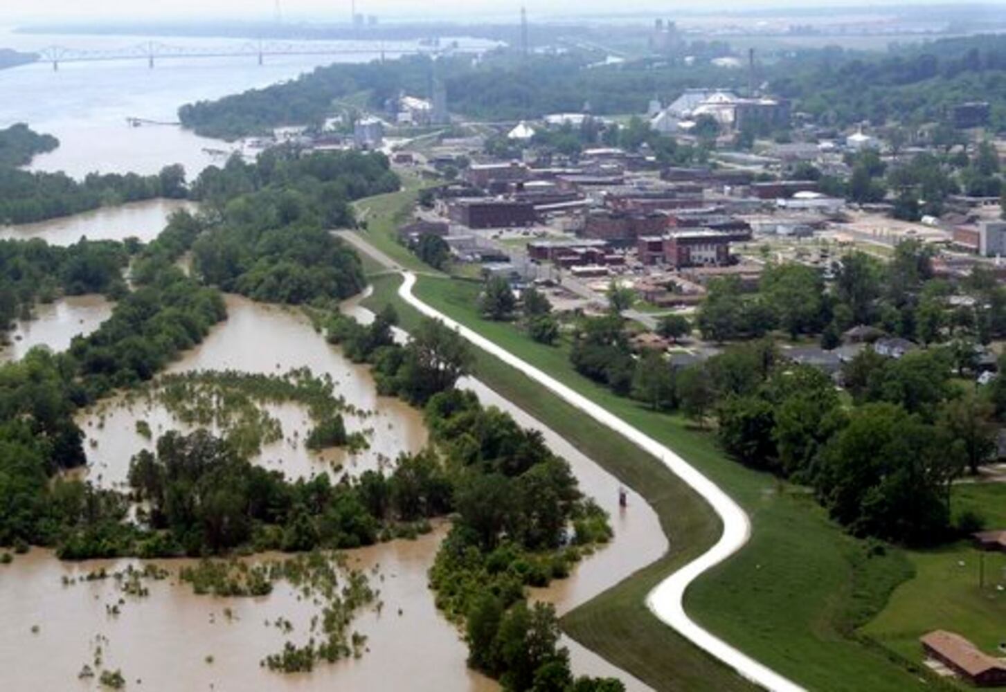 Mississippi River floods Memphis neighborhoods