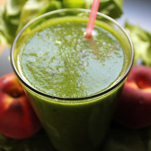 Not all green drinks are created equal. The difference between juicing and blending starts with what stays in the glass. (Courtesy of Pickpik)