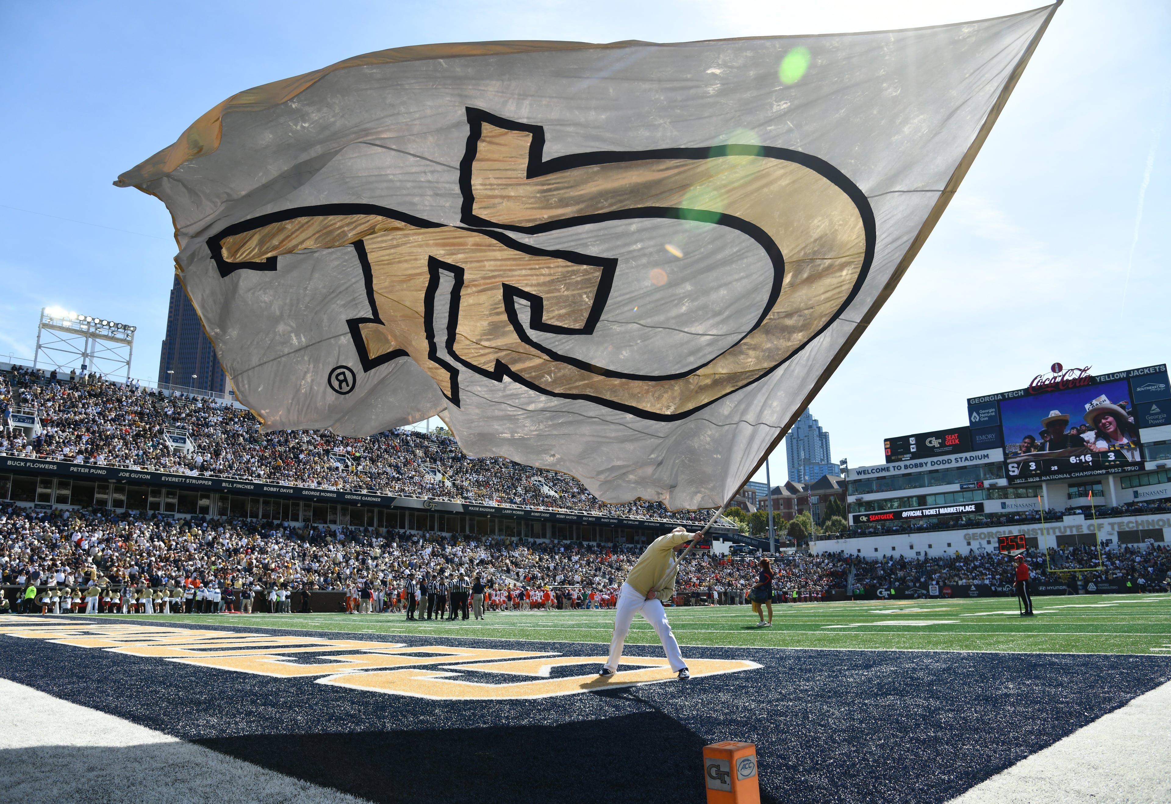 Georgia Tech fans cheer during the first half of an NCAA college football game at Bobby Dodd Stadium, Saturday, October 25, 2025 in Atlanta. (Hyosub Shin / AJC)