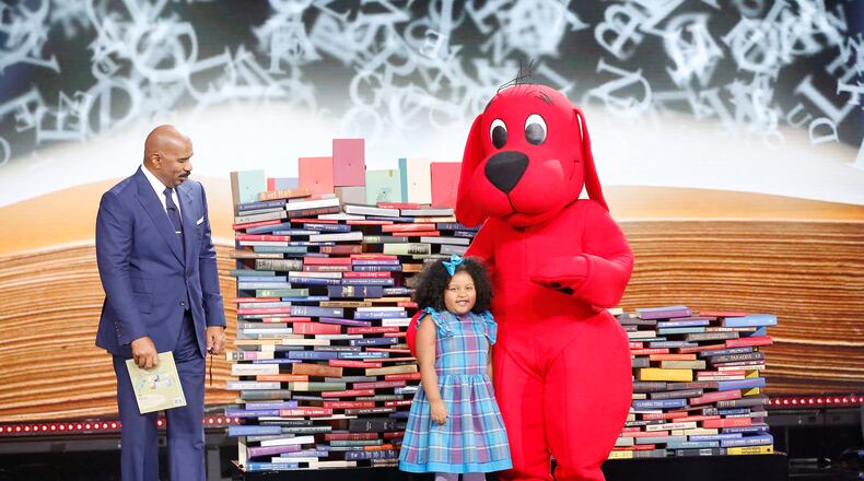LITTLE BIG SHOTS -- "Steveosaurus Rex" Episode 310 -- Pictured: (l-r) Steve Harvey, Daliyah Arana -- (Photo by: Trae Patton/NBC)