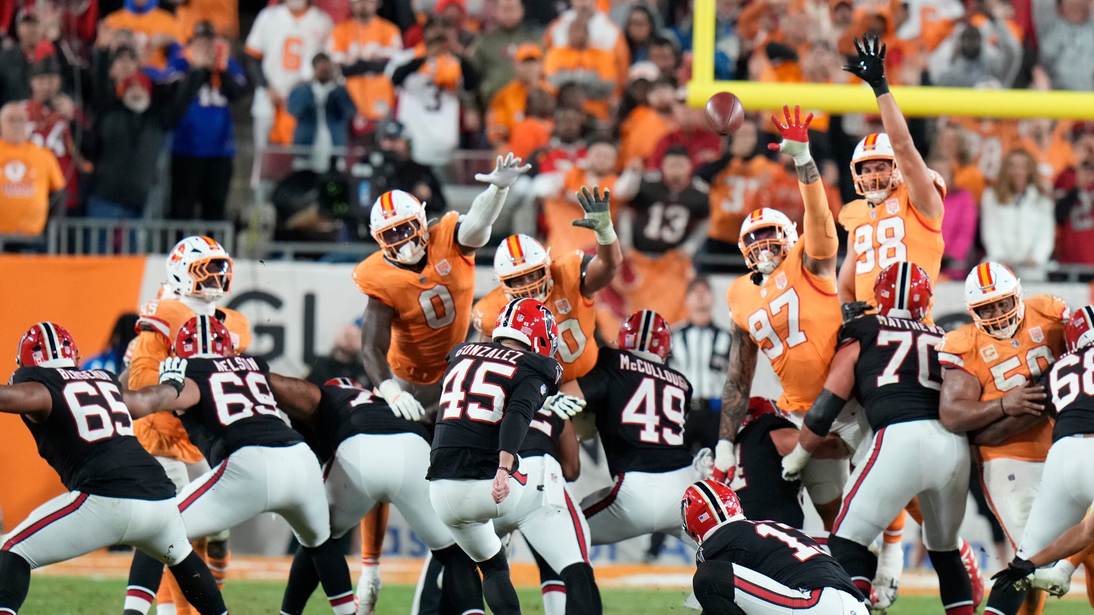 Falcons place kicker Zane Gonzalez (center) kicks the game-winning field goal against the Buccaneers on Thursday, Dec. 11, 2025, in Tampa, Fla. (Chris O'Meara/AP)