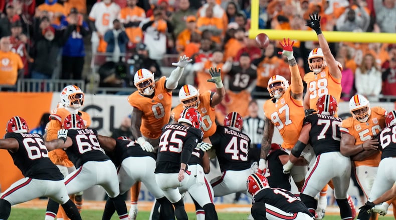 Falcons place kicker Zane Gonzalez (center) kicks the game-winning field goal against the Buccaneers on Thursday, Dec. 11, 2025, in Tampa, Fla. (Chris O'Meara/AP)