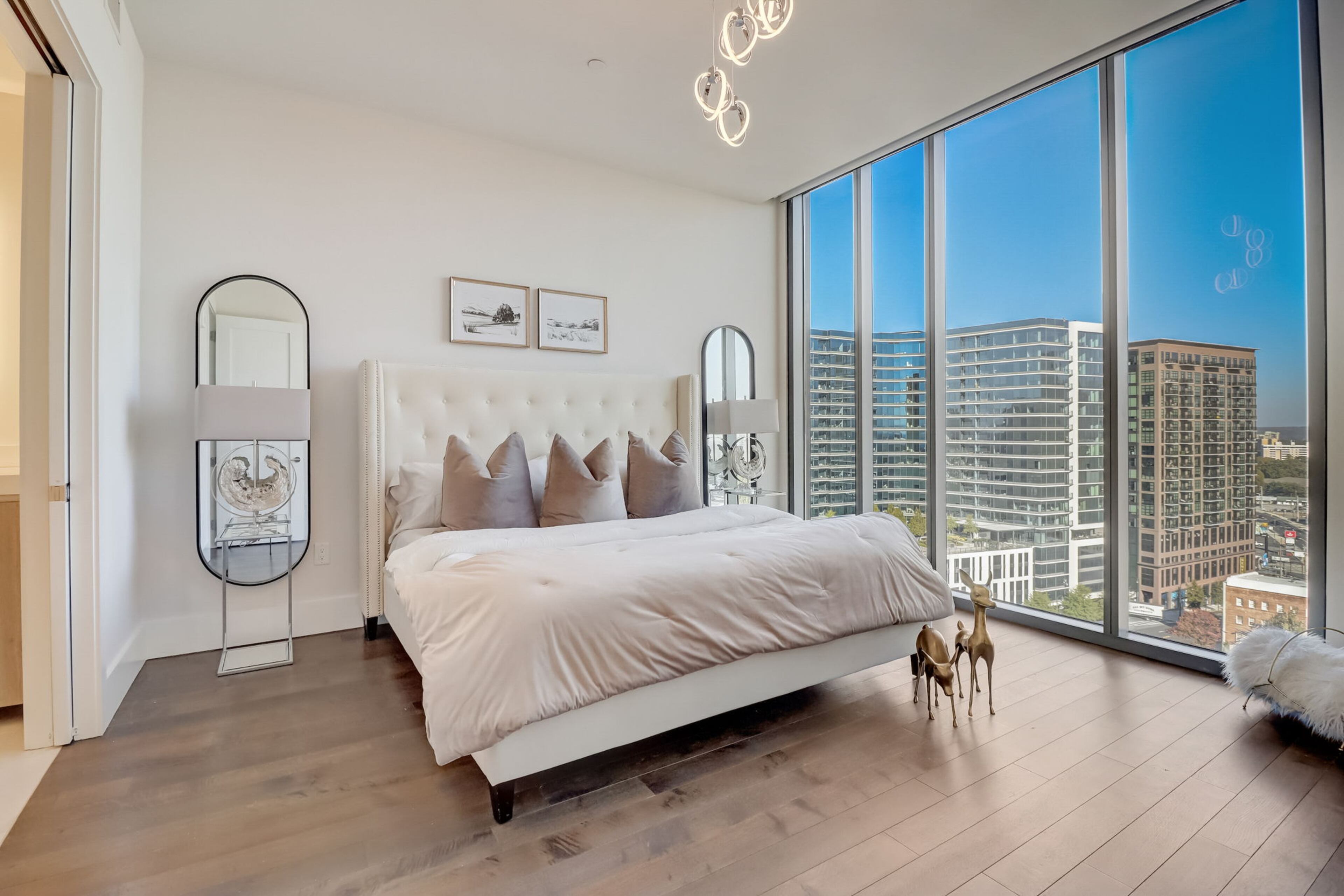 Represented by Compass realtor Ericka Mitchell (ericka.mitchell@compass.com), Former Atlanta Hawks power forward John Collins’ Atlanta condo is stunning. Photos courtesy of ShowingTimePlus