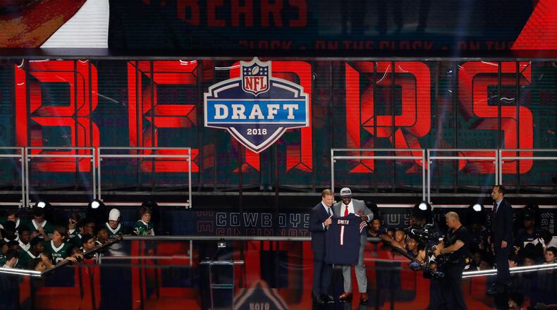 Roquan Smith of Georgia poses with NFL Commissioner Roger Goodell after being picked #8 overall by the Chicago Bears during the first round of the 2018 NFL Draft at AT&T Stadium on April 26, 2018 in Arlington, Texas. (Photo by Tim Warner/Getty Images)