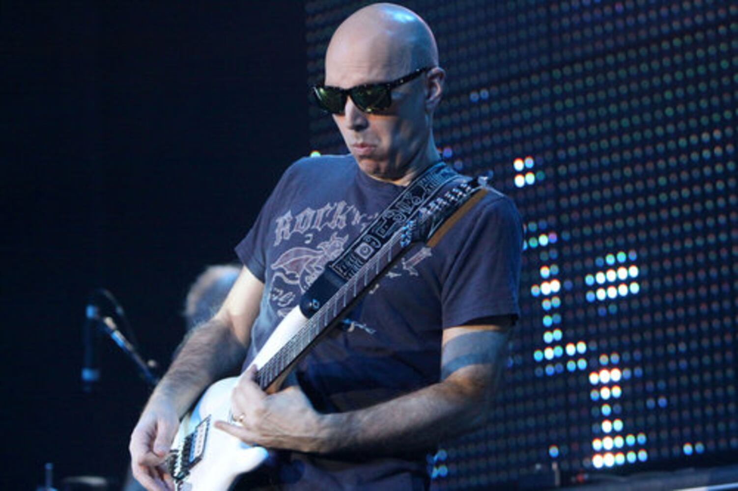 Guitarist Joe Satriani sells out Center Stage