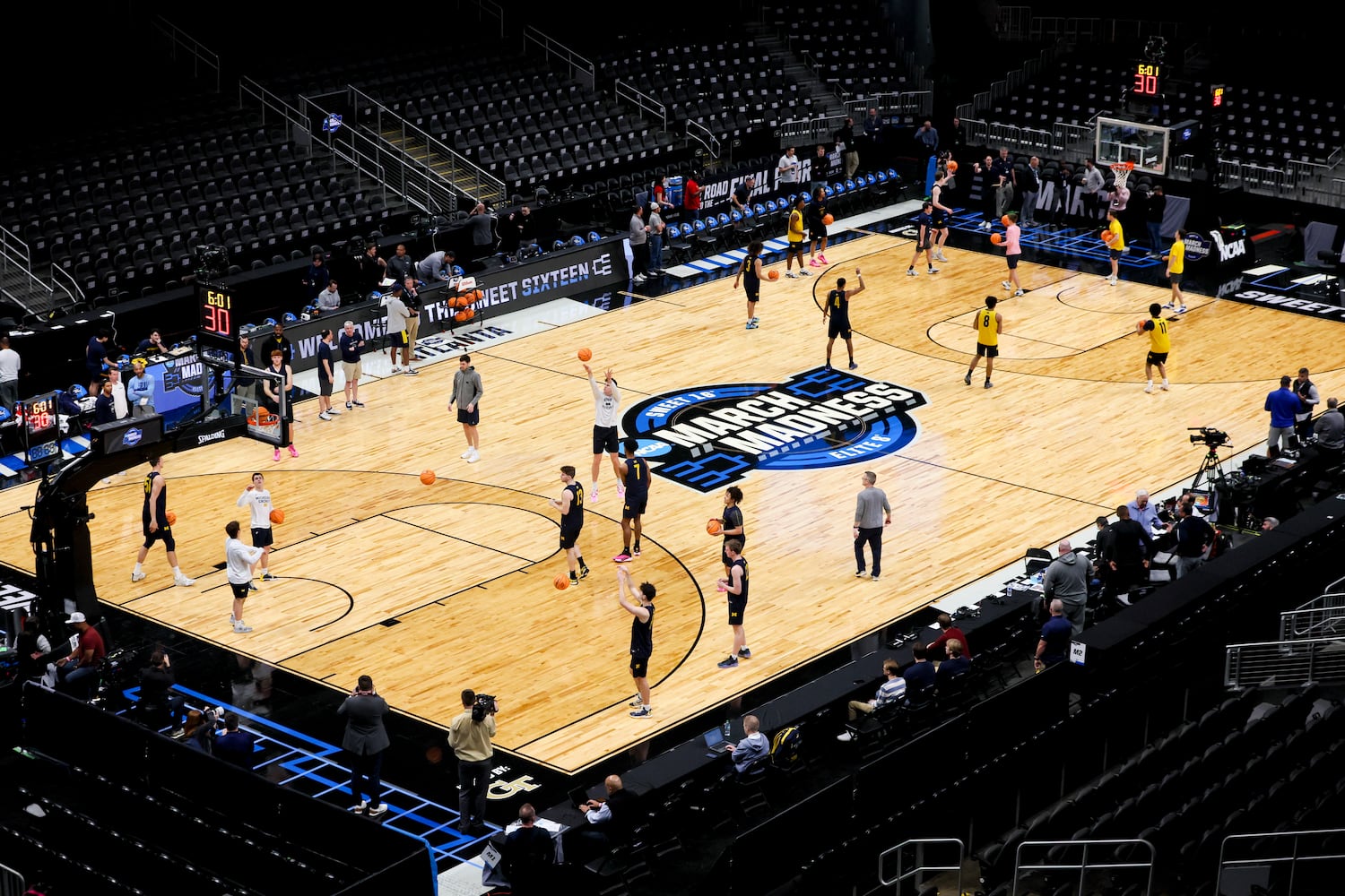 032825 ncaa south reg photo