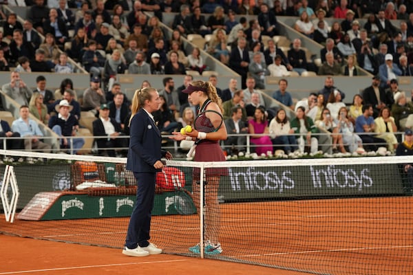 Russia's Mirra Andreeva, right, speaks with umpire Miriam Bley during the quarterfinal match of the French Tennis Open against France's Lois Boisson at the Roland-Garros stadium in Paris, Wednesday, June 4, 2025. (AP Photo/Aurelien Morissard)