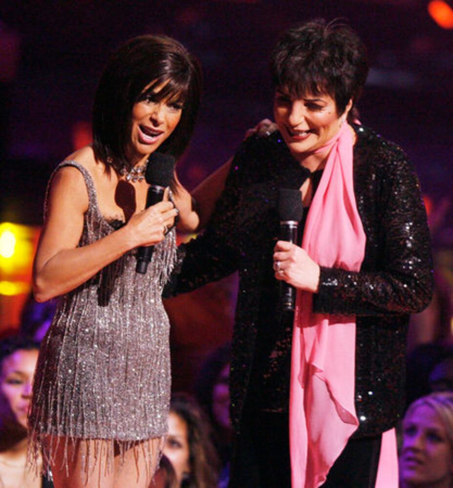 Divas inducted at VH1 Divas show