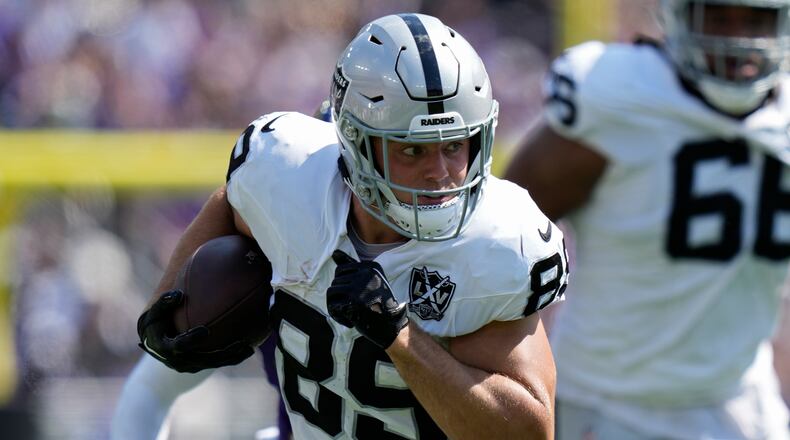 Las Vegas Raiders tight end Brock Bowers (89) runs against the Baltimore Ravens during the first half of an NFL football game, Sunday, Sept. 15, 2024, in Baltimore. (AP Photo/Stephanie Scarbrough)