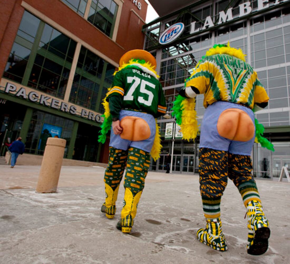 Fans go Super Bowl crazy