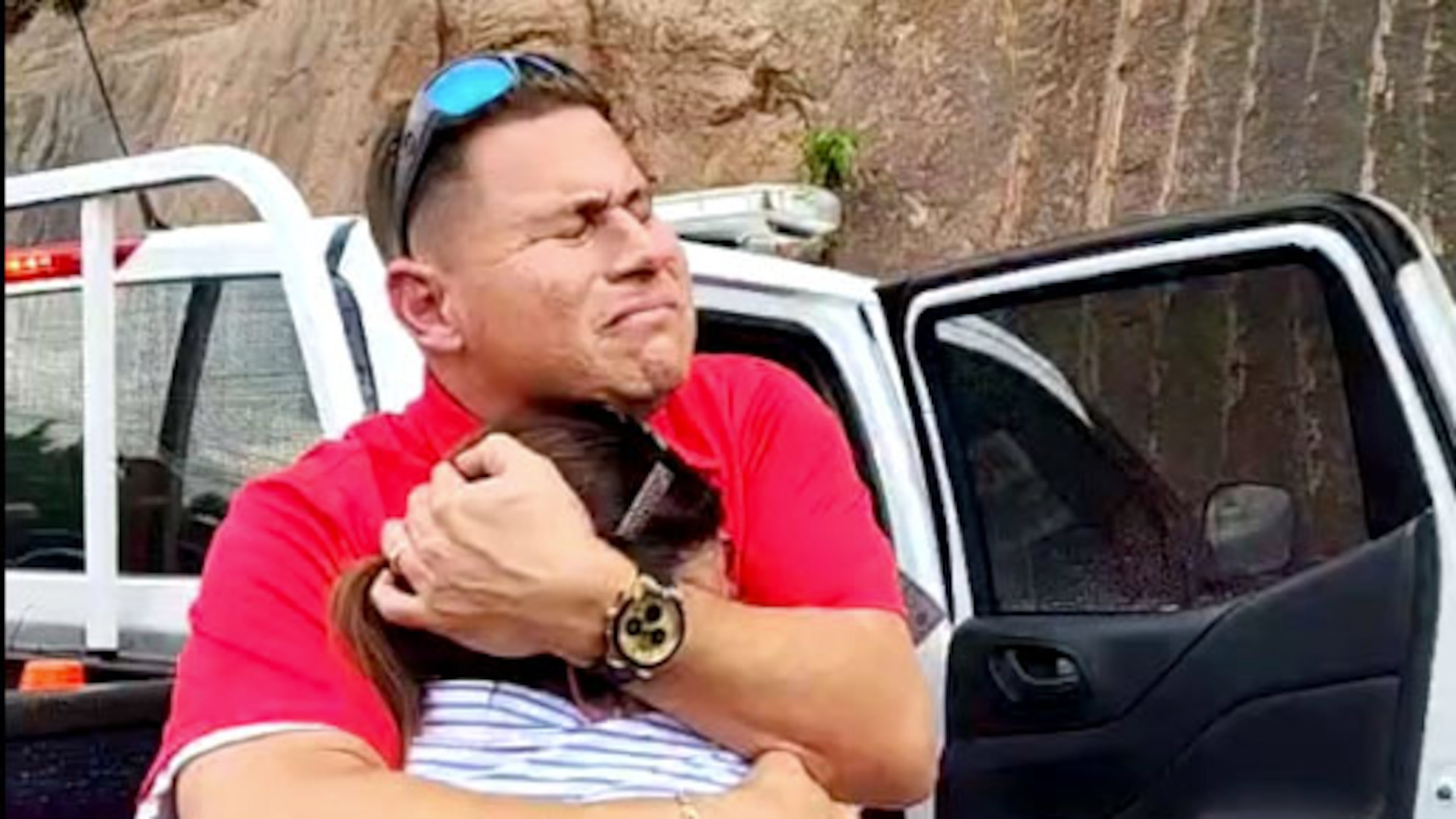 Spanish-language journalist Mario Guevara gets emotional as he arrives in Olocuilta, El Salvador. US immigration deported him Friday morning after he spent more than 100 days in immigration jail. (MGNews)