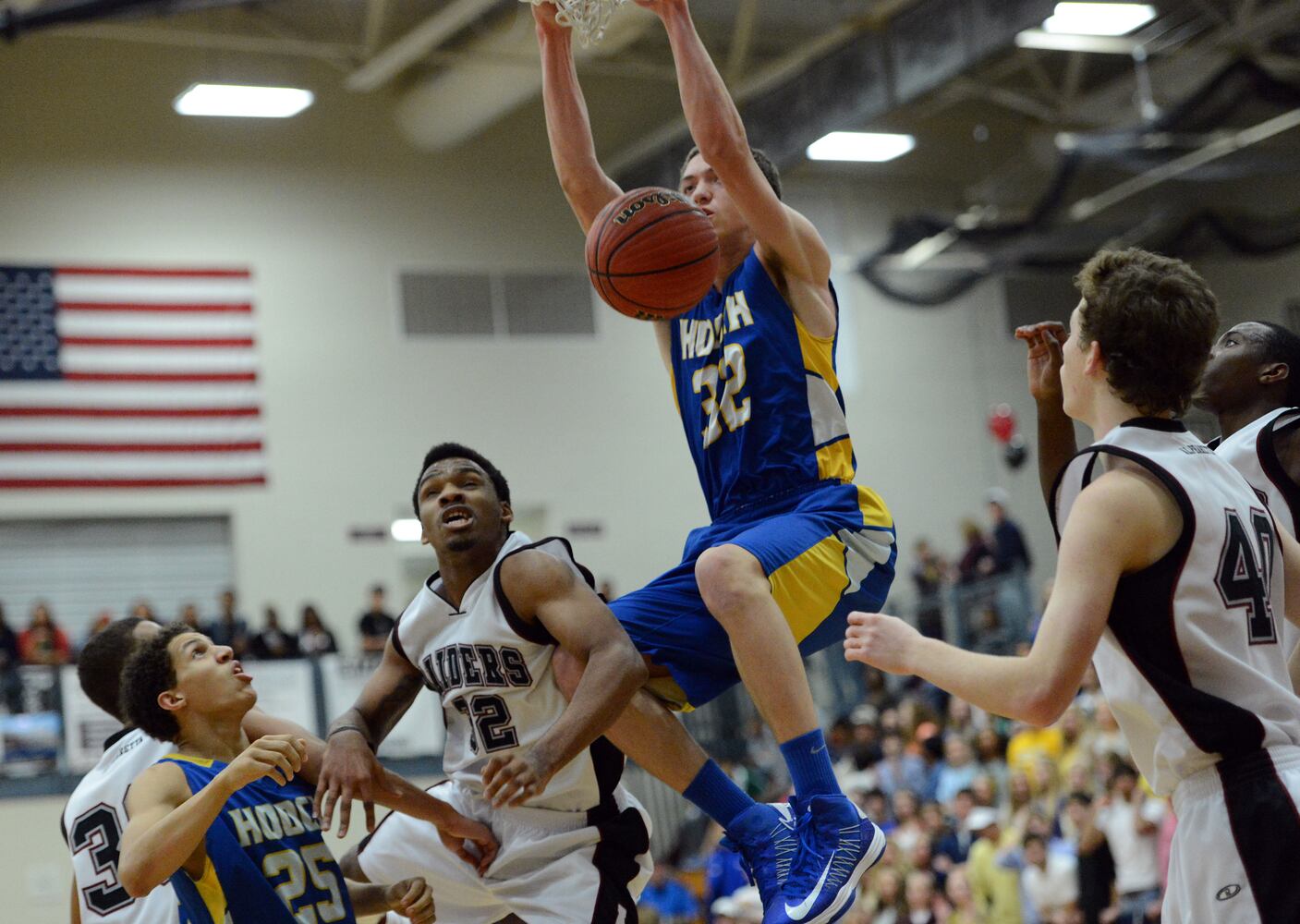 Cougars defeat Raiders 74-71