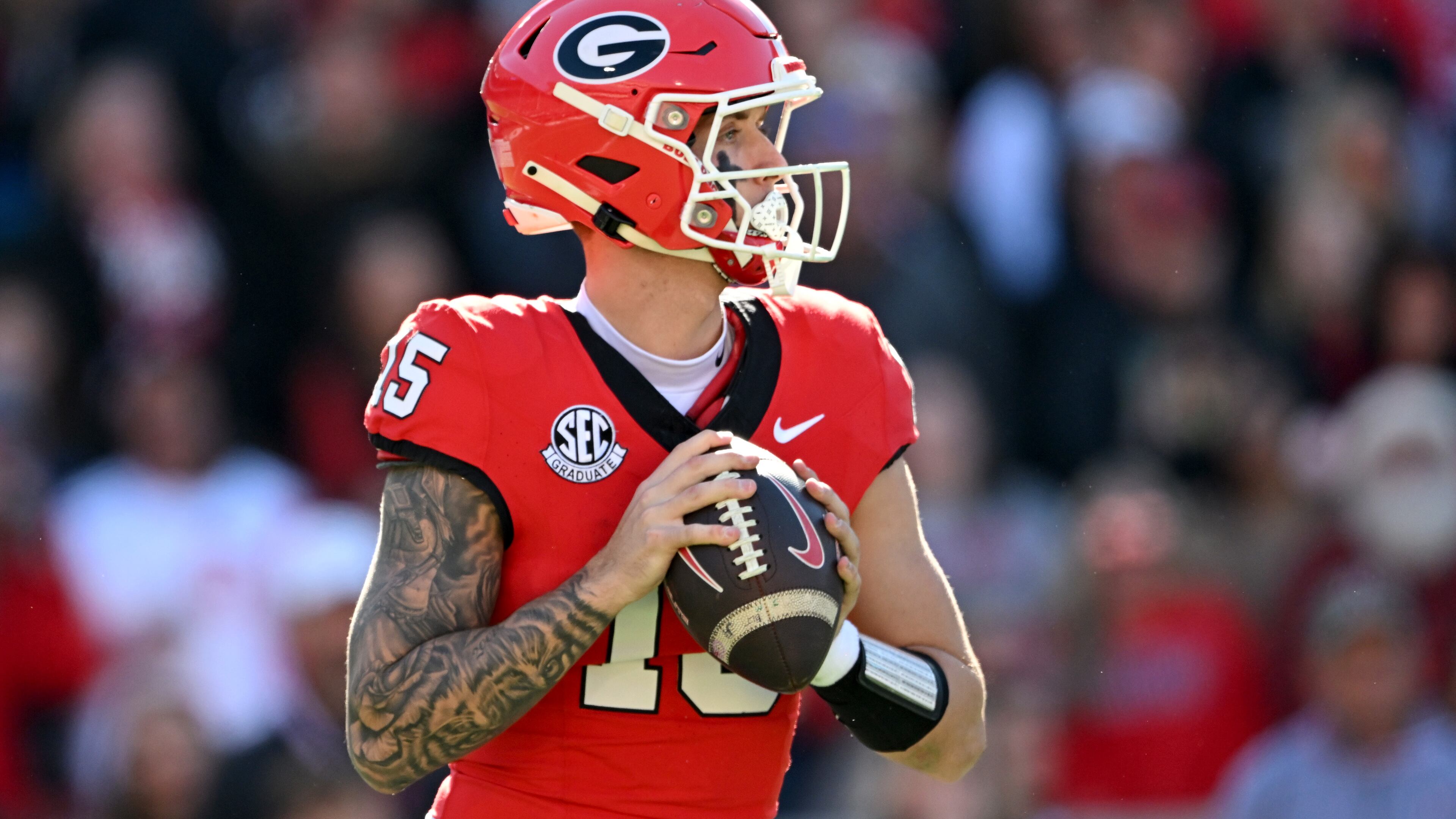 Georgia quarterback Carson Beck prepares to throw during the first half in an NCAA football game at Sanford Stadium, in Athens. (Hyosub Shin/AJC 2024)