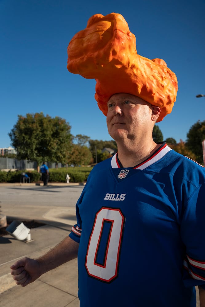 Photos of Bills fans tailgating before Falcons game 10/13/25