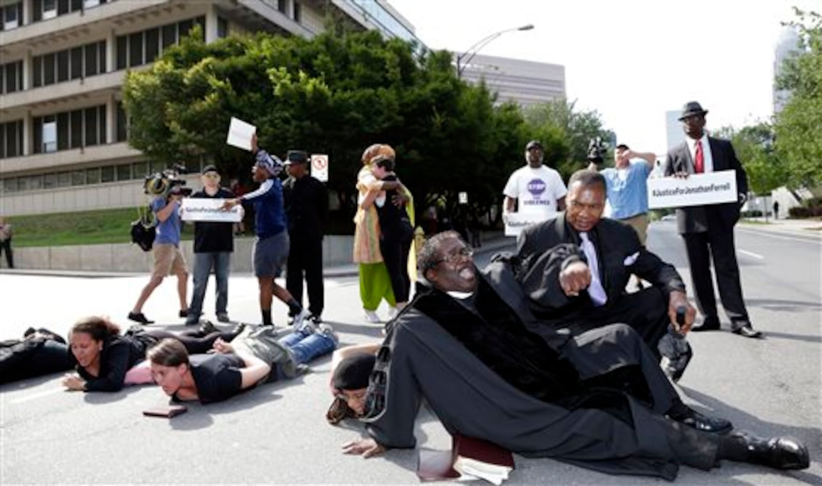 2 arrested in protests that followed Kerrick mistrial