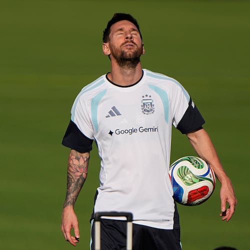 Argentina's Lionel Messi practices for the FIFA World Cup soccer tournament Thursday, June 11, 2026, in Kansas City, Kan. (AP Photo/Charlie Riedel)