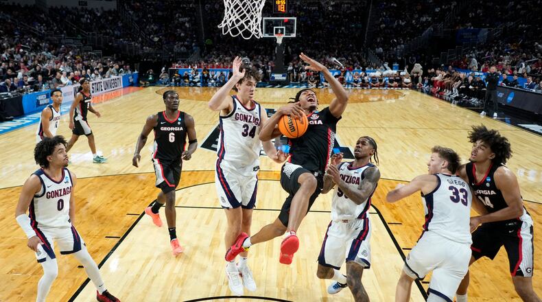 Georgia guard Tyrin Lawrence (7) gets past Gonzaga forward Braden Huff (34) to put up a shot during the first half of the first round of the NCAA college basketball tournament, Thursday, March 20, 2025, in Wichita, Kan. (AP Photo/Charlie Riedel)