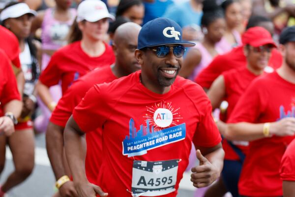 Atlanta Mayor Andre Dickens takes off at the start of the 54th running of the Atlanta Journal-Constitution Peachtree Road Race in Atlanta on Tuesday, July 4, 2023. (Miguel Martinez / Miguel.Martinezjimenez@ajc.com)