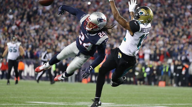 FOXBOROUGH, MA - JANUARY 21: Stephon Gilmore #24 of the New England Patriots deflects a pass intended for Dede Westbrook #12 of the Jacksonville Jaguars in the fouorth quarter during the AFC Championship Game at Gillette Stadium on January 21, 2018 in Foxborough, Massachusetts. (Photo by Elsa/Getty Images)