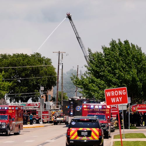 Police and firefighting crews respond to the scene of a large fire at an apartment complex in Dallas, Thursday, May 28, 2026. (AP Photo/Gabriela Passos)