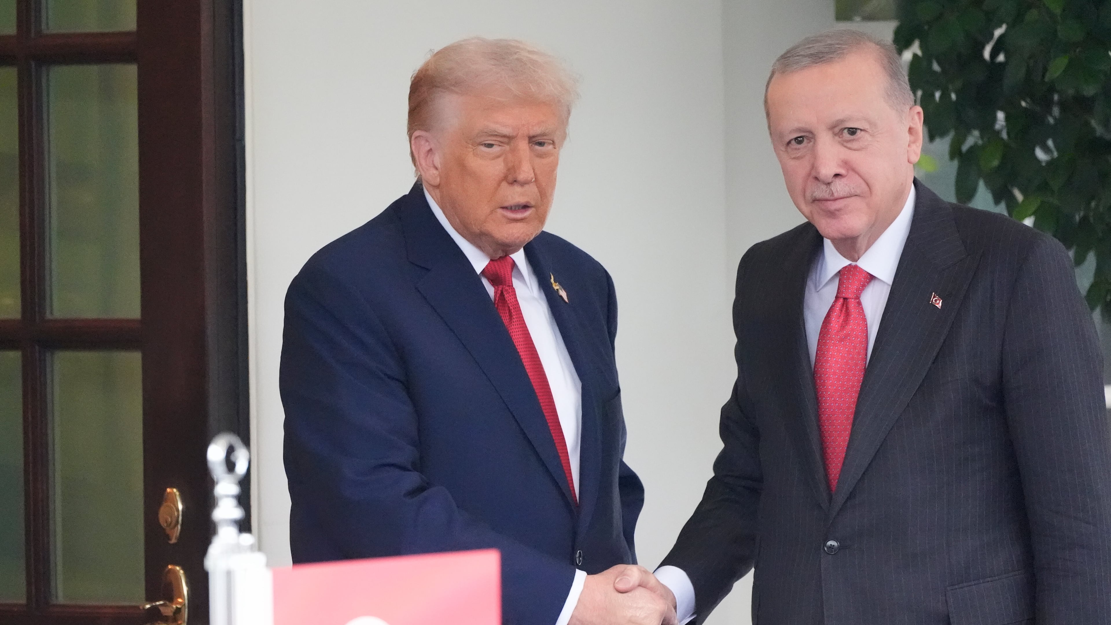 President Donald Trump greets Turkish President Recep Tayyip Erdogan at the White House, Thursday, Sept. 25, 2025, in Washington. (AP Photo/Alex Brandon)