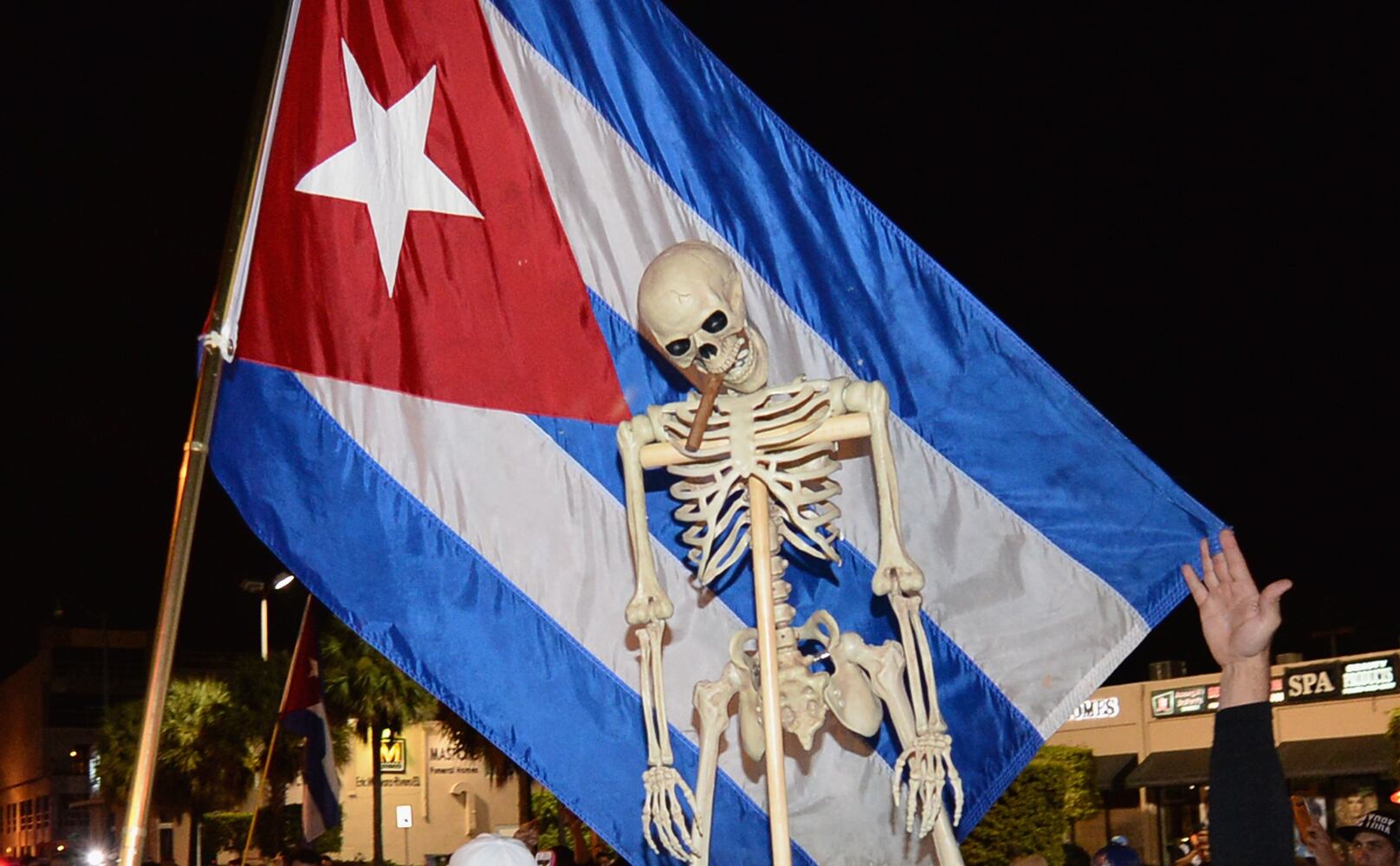World reacts to Fidel Castro's death
