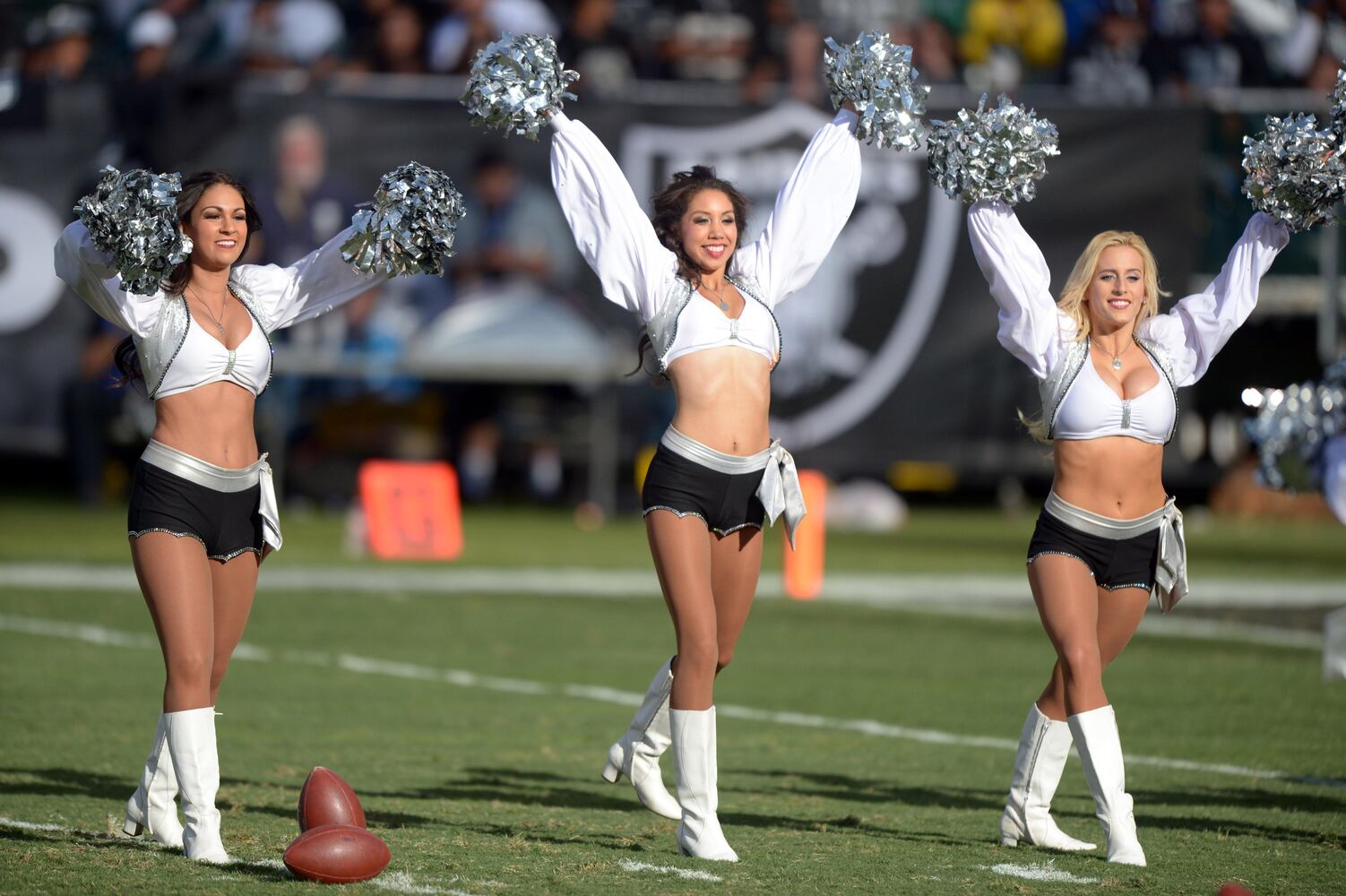 NFL cheerleaders and fans, Week 9