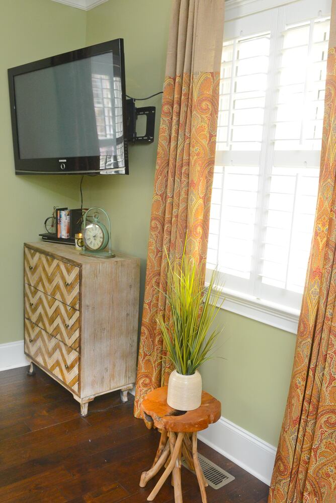 A tree trunk stool to make the room feel earthy