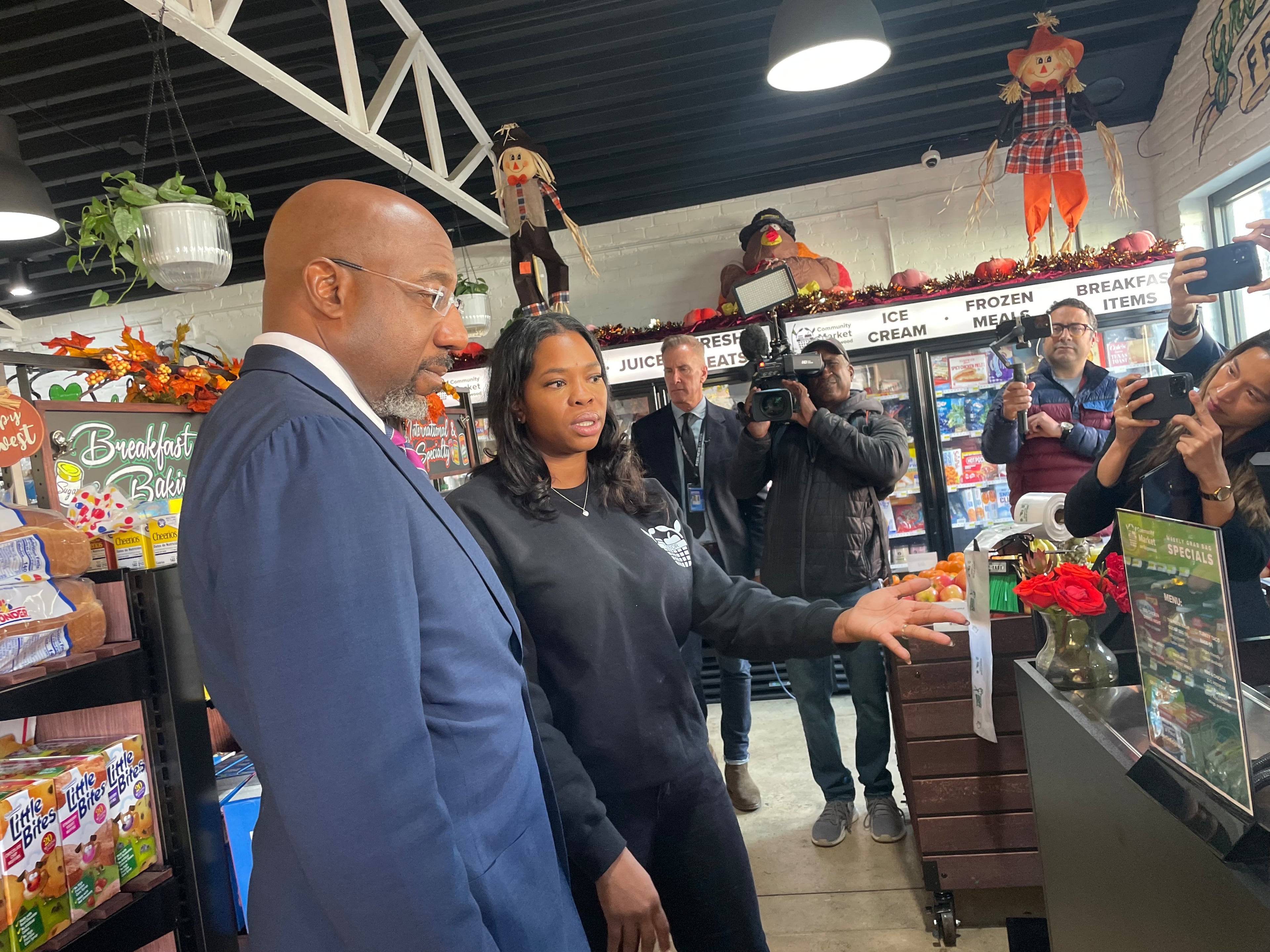 U.S. Sen. Raphael Warnock, D-Ga. visited Goodr Community Market in Edgewood on Monday. (Michelle Baruchman/AJC)