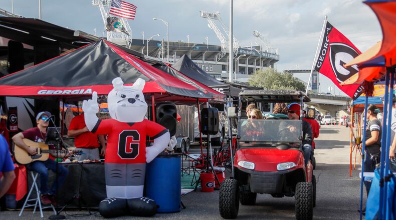 Football fans love flocking to Jacksonville for the annual Georgia-Florida game, but other fans would like to see a home-and-home series.  (Bob Andres / bandres@ajc.com)