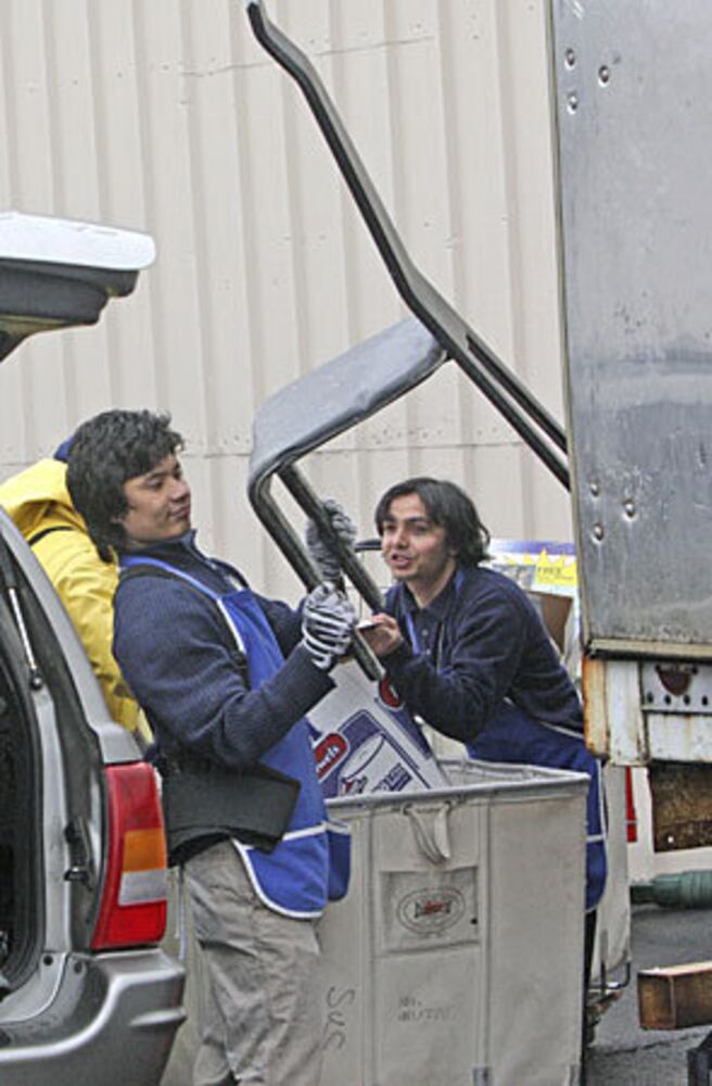 A rush for last-minute Goodwill donations