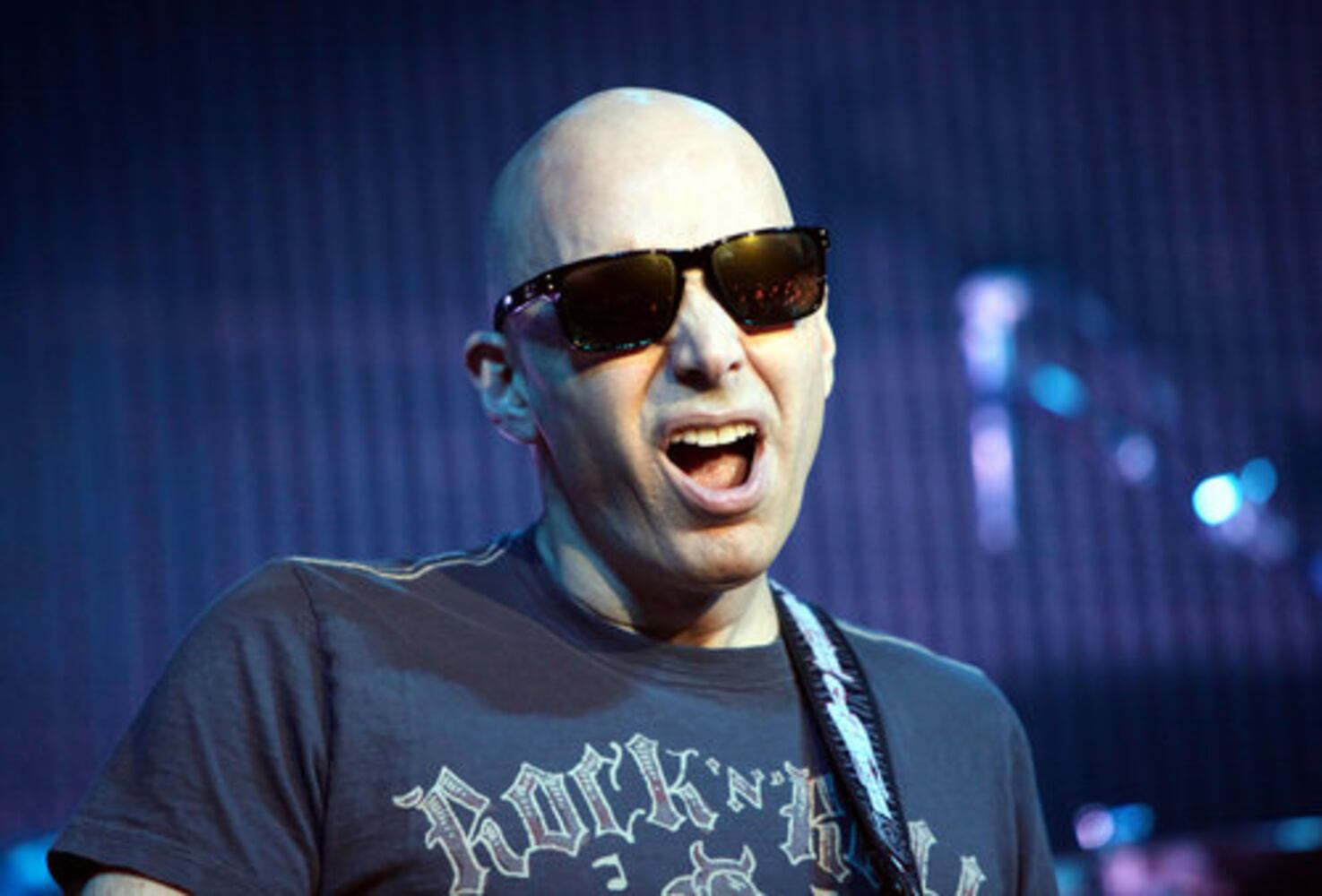 Guitarist Joe Satriani sells out Center Stage