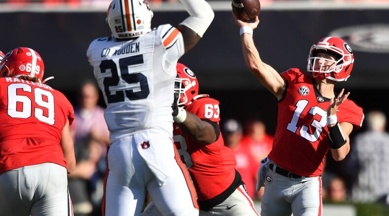 October 8, 2022 Athens - Georgia's quarterback Stetson Bennett (13) gets off a pass during the first half in a NCAA college football game at Sanford Stadium in Athens on Saturday, October 8, 2022. (Hyosub Shin / Hyosub.Shin@ajc.com)