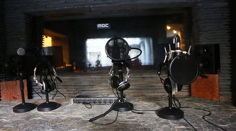 Longtime radio announcer Art Bell is dead at 72.