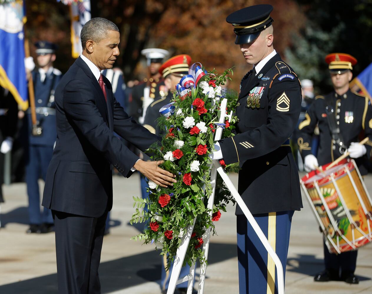 Obama pays tribute to veteran Richard Overton, 11.11.13