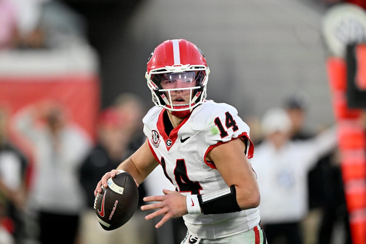 Georgia quarterback Gunner Stockton (14) prepares to get off a pass during the second half in an NCAA football game, Saturday, November 1, 2025, Jacksonville, Fla. Georgia won 24-20 over Florida. (Hyosub Shin / AJC)
