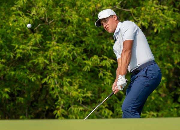 Cameron Champ of the USA chips onto the 1st green of the second round of the Canadian Open in Caledon, Ont., Friday, June 6, 2025. (Frank Gunn /The Canadian Press via AP)