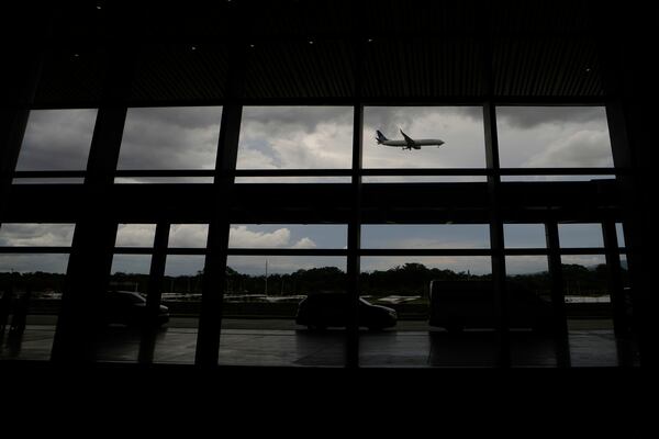 A plane lands at Tocumen International Airport in Panama City, Thursday, May 22, 2025, as Panama and Venezuela prepare to resume commercial flights nearly a year after suspending them when Panamanian President Jose Raul Mulino refused to recognize the re-election of Venezuelan President Nicolas Maduro. (AP Photo/Matias Delacroix)
