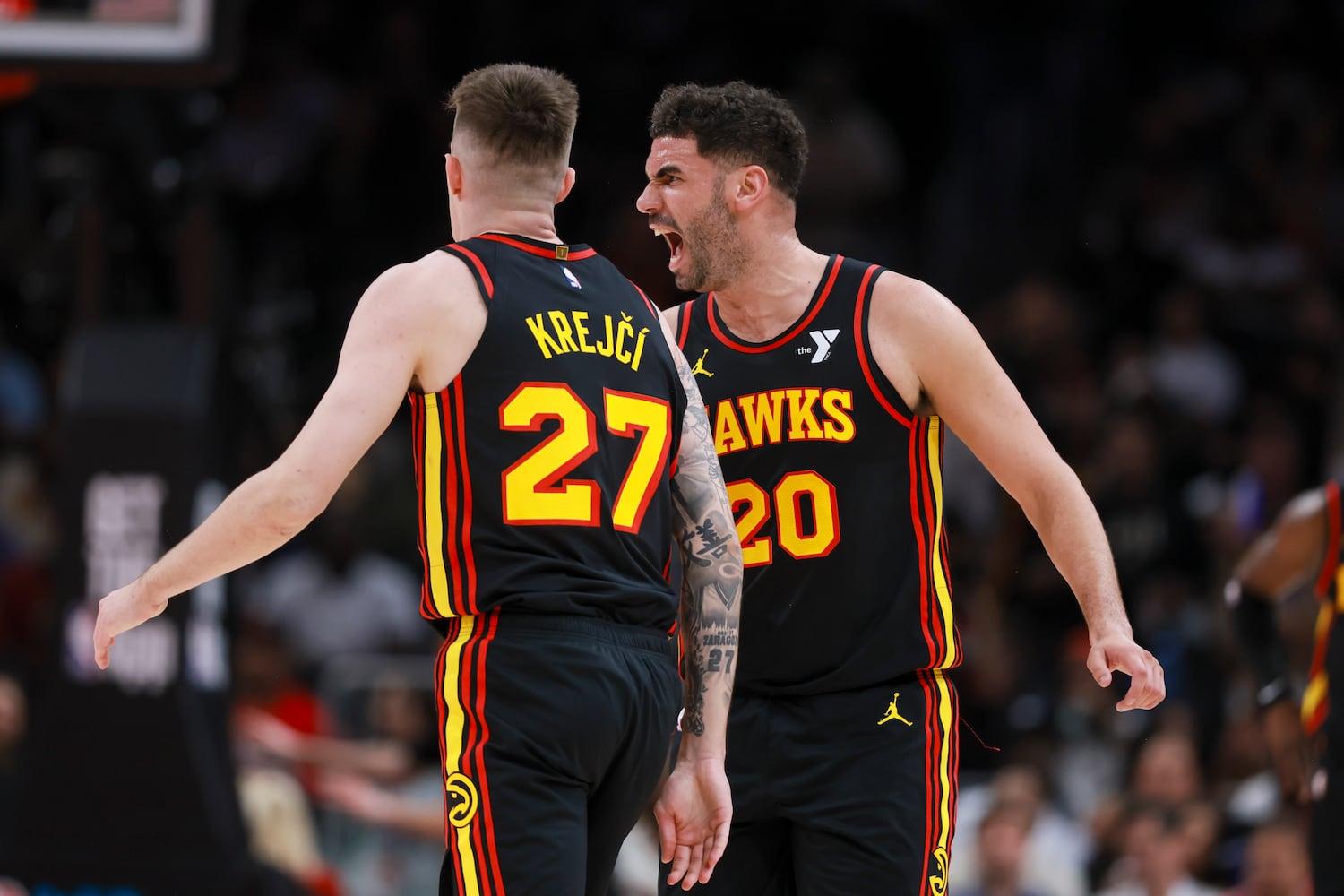041925 hawks photos